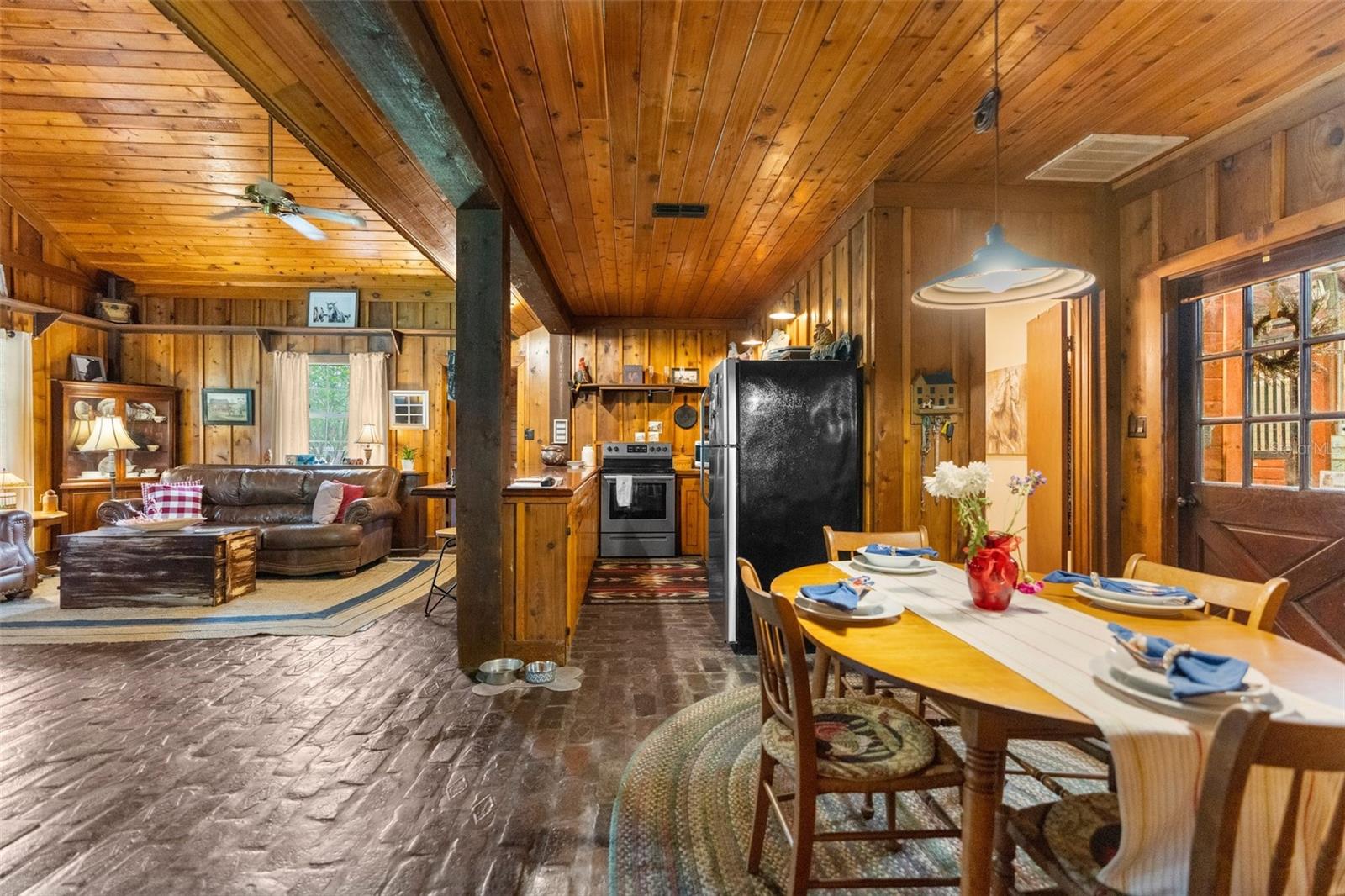 Listing photo id 46 for 1325 Culbreath Road