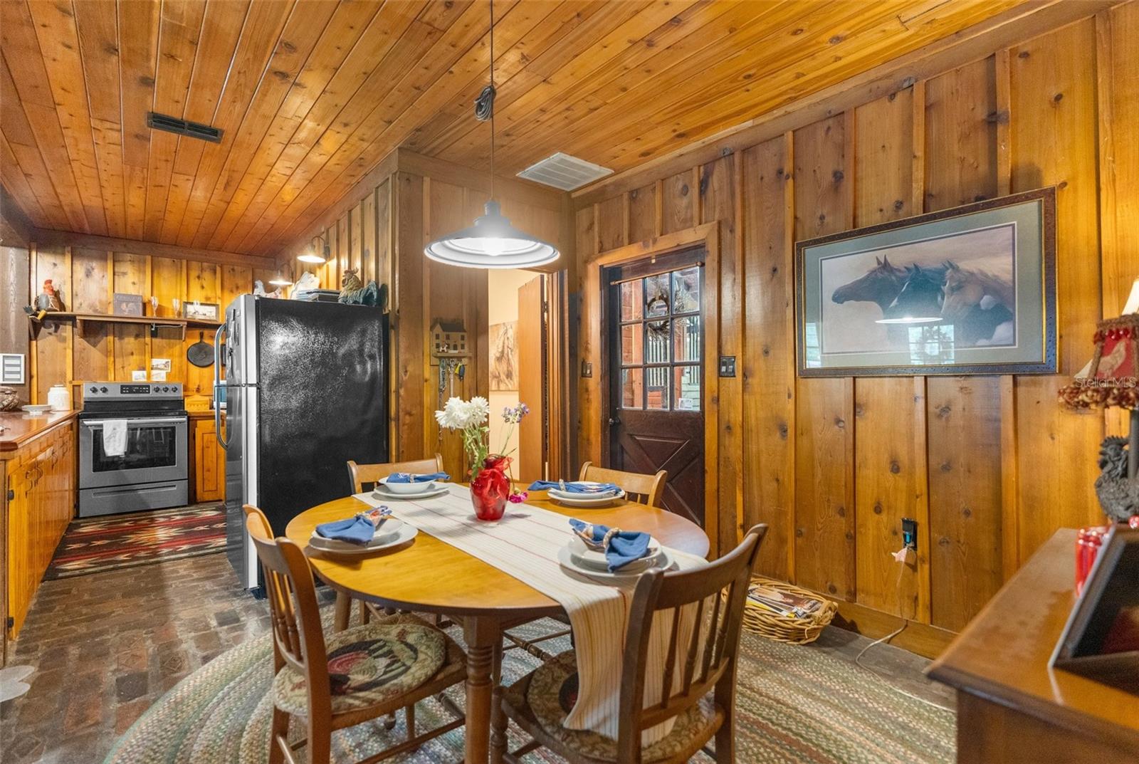 Listing photo id 47 for 1325 Culbreath Road