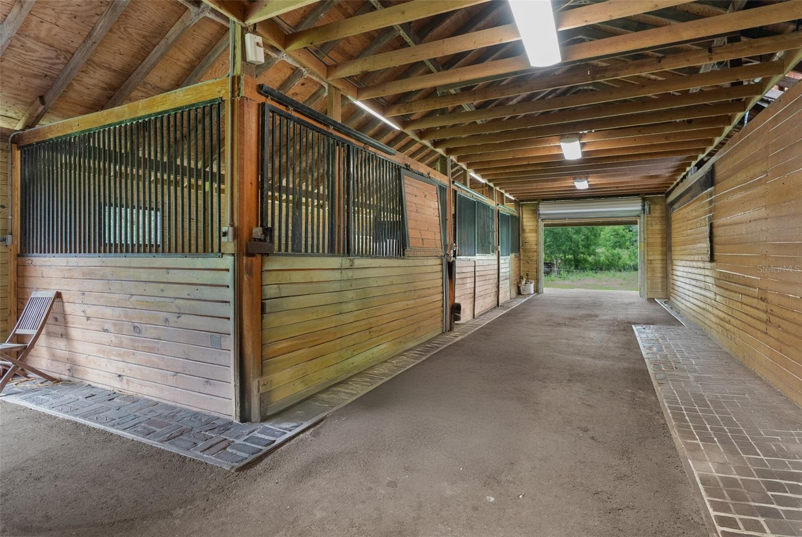 Listing photo id 50 for 1325 Culbreath Road