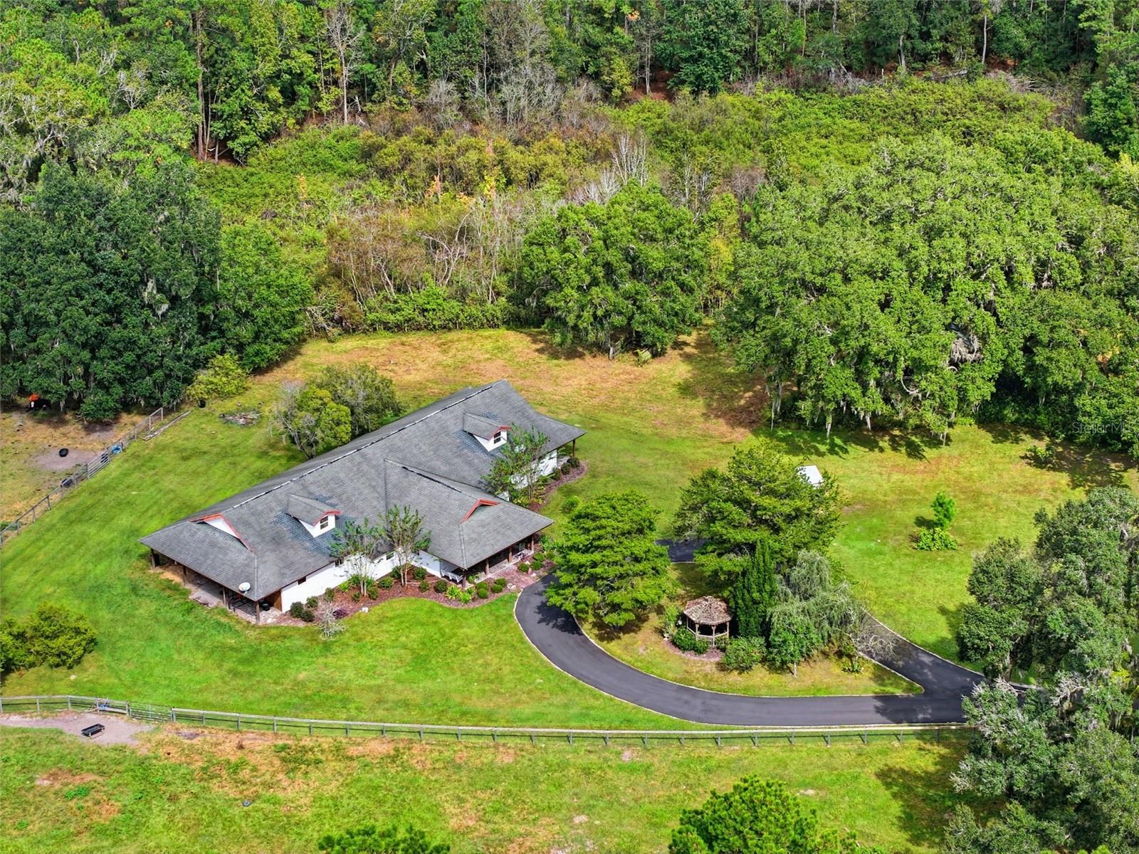 Listing photo id 4 for 1325 Culbreath Road