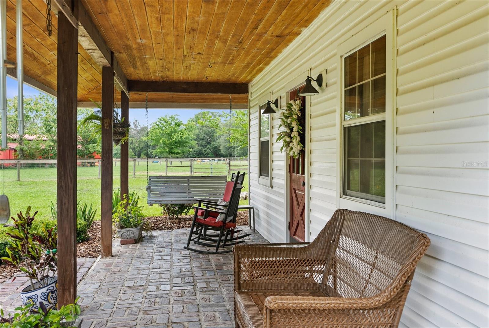 Listing photo id 66 for 1325 Culbreath Road