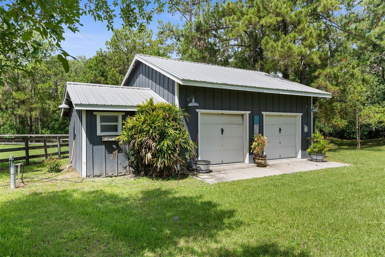 Listing photo id 74 for 1325 Culbreath Road