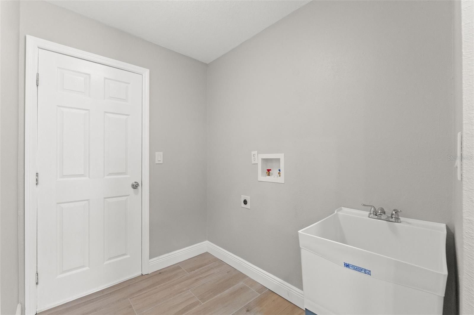 Image 25 of 40 For 11348 Fool Duck Avenue