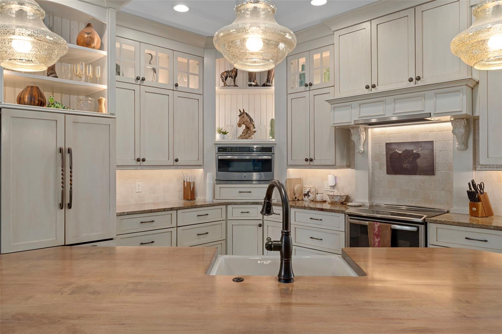 Listing photo id 9 for 4202 Pony Drive