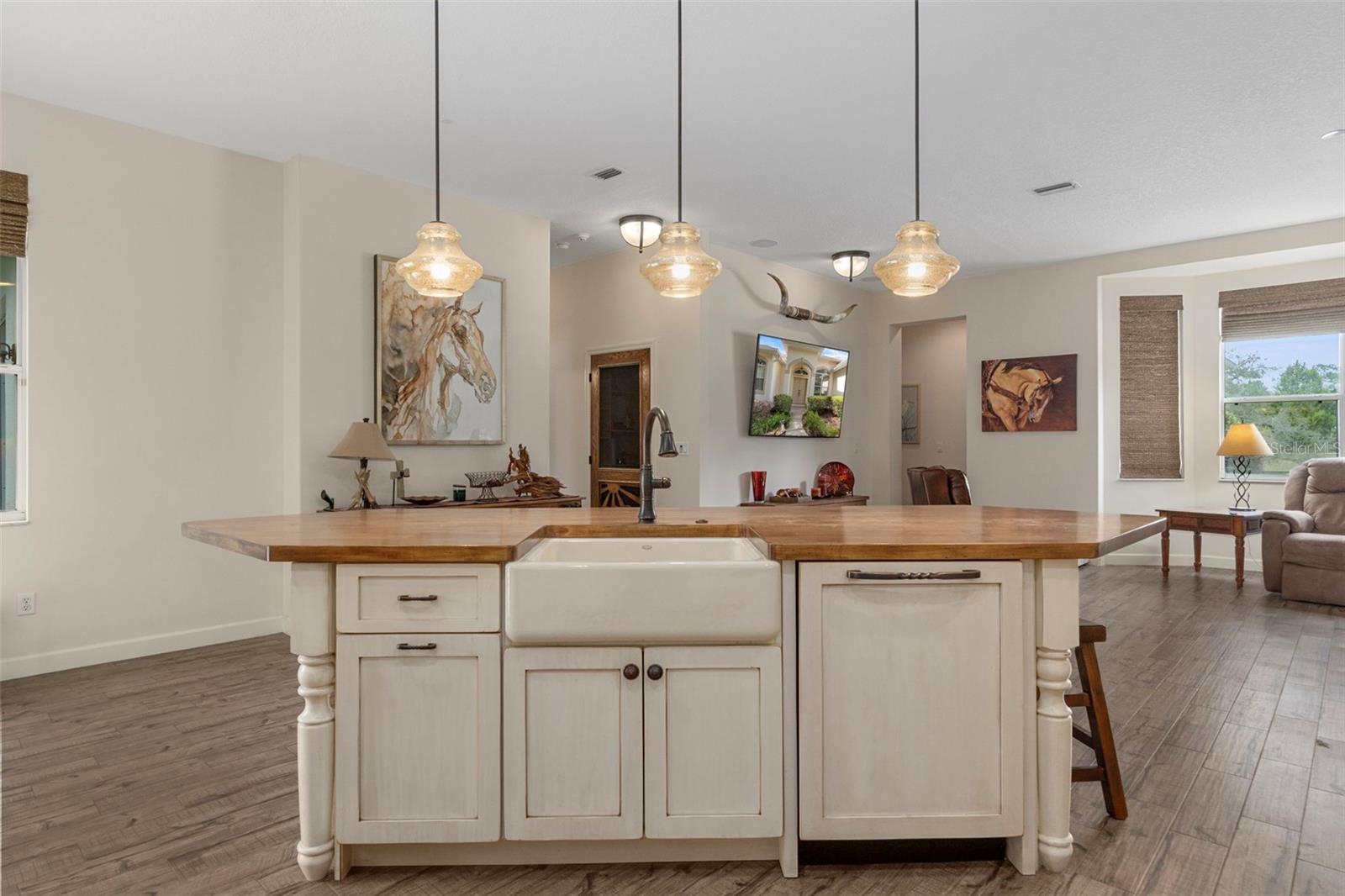 Listing photo id 11 for 4202 Pony Drive