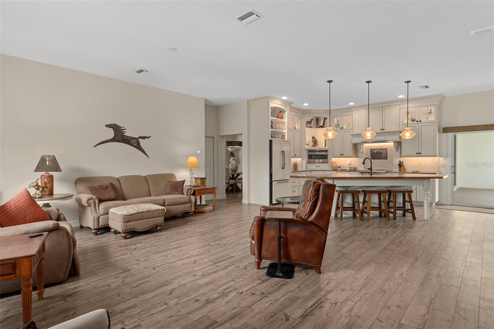 Listing photo id 14 for 4202 Pony Drive