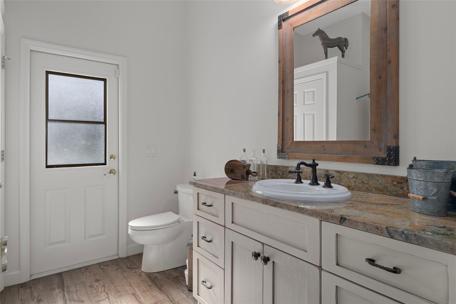 Listing photo id 16 for 4202 Pony Drive