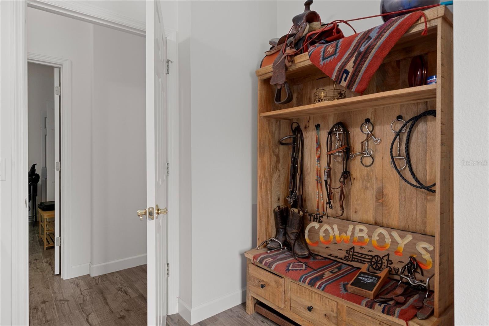 Listing photo id 17 for 4202 Pony Drive