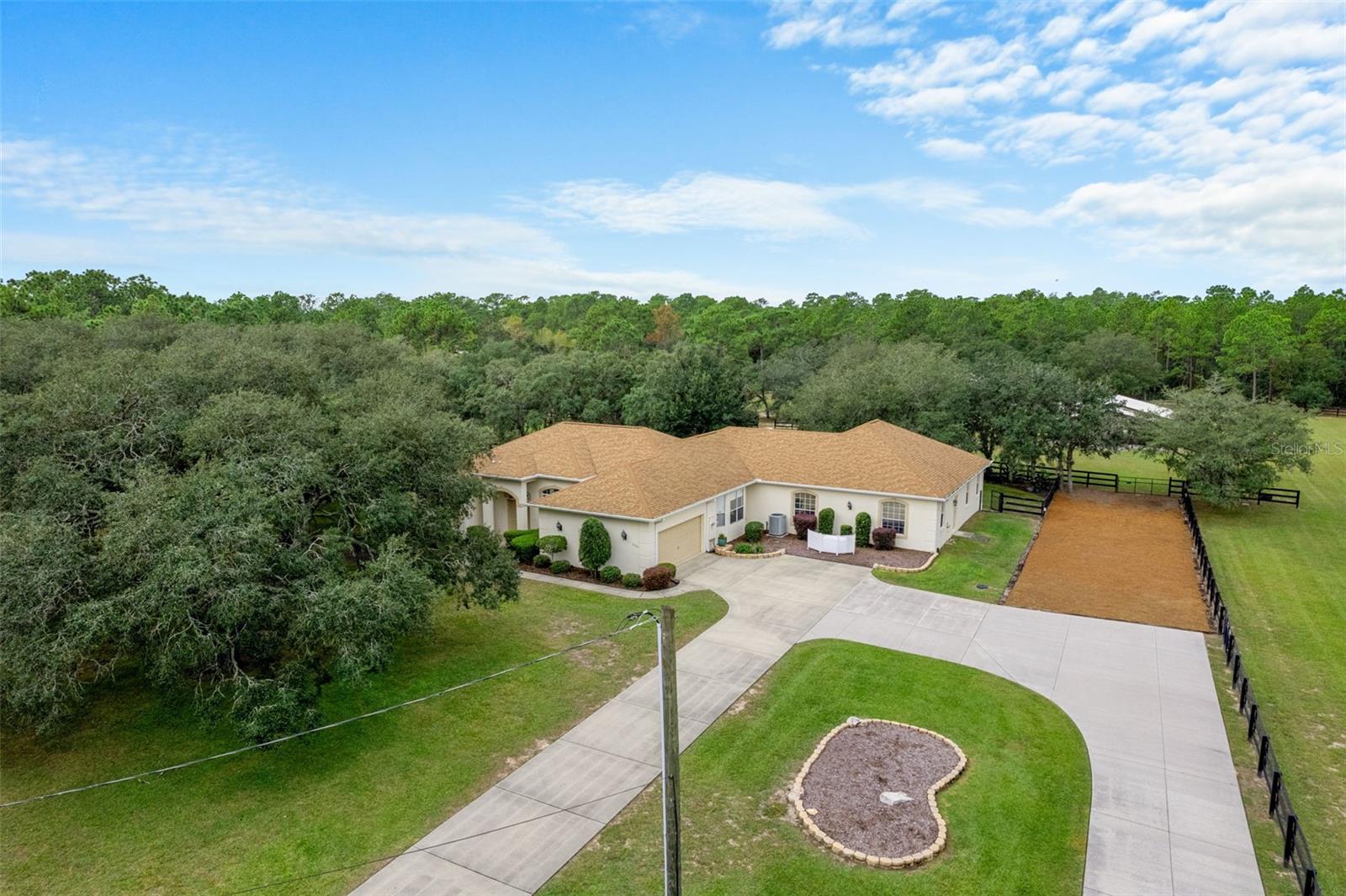 Listing photo id 1 for 4202 Pony Drive