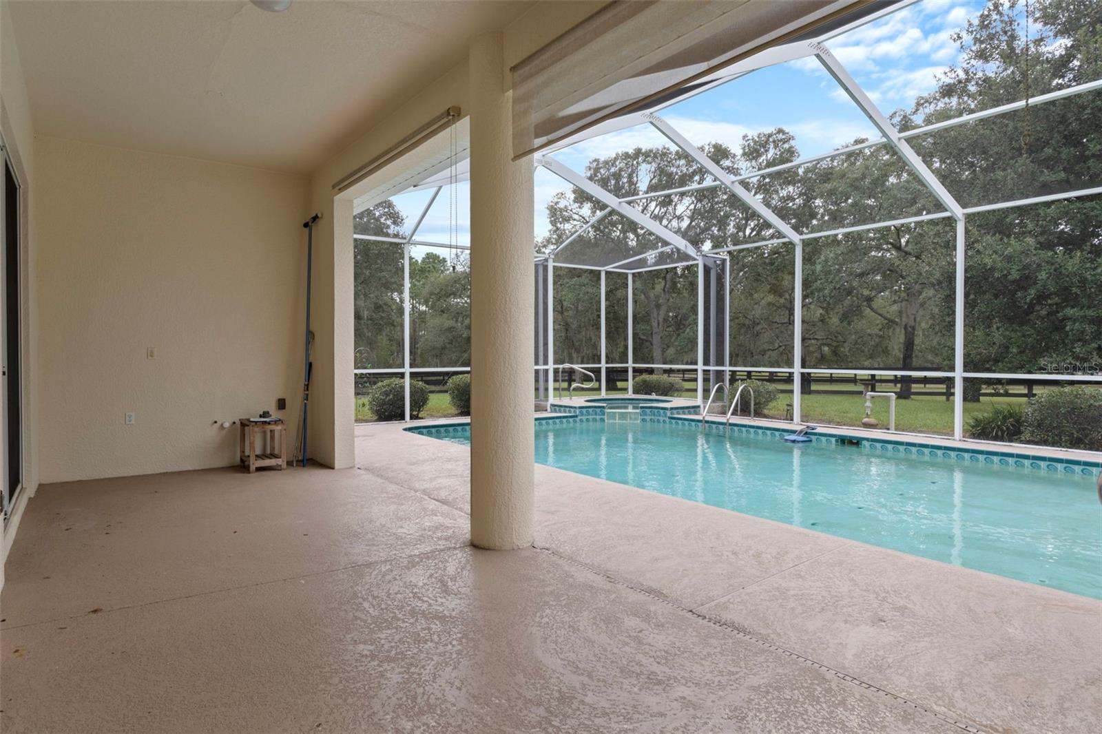 Listing photo id 32 for 4202 Pony Drive