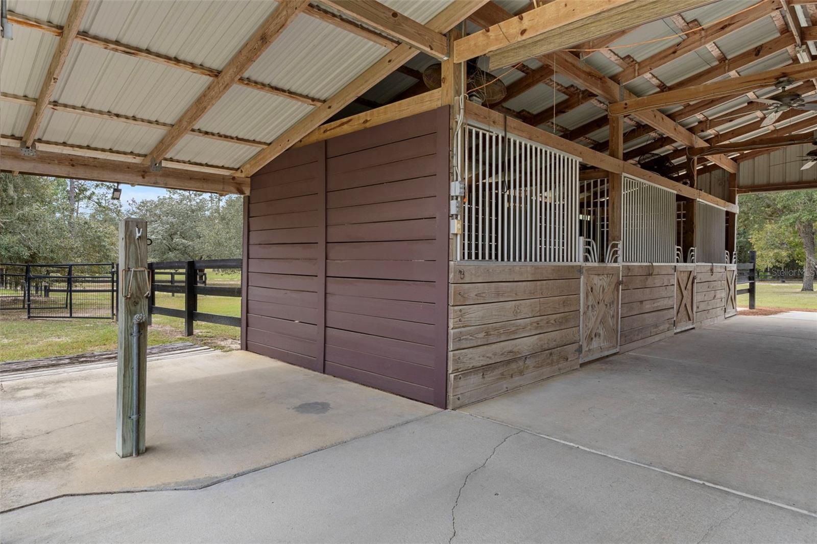 Listing photo id 40 for 4202 Pony Drive