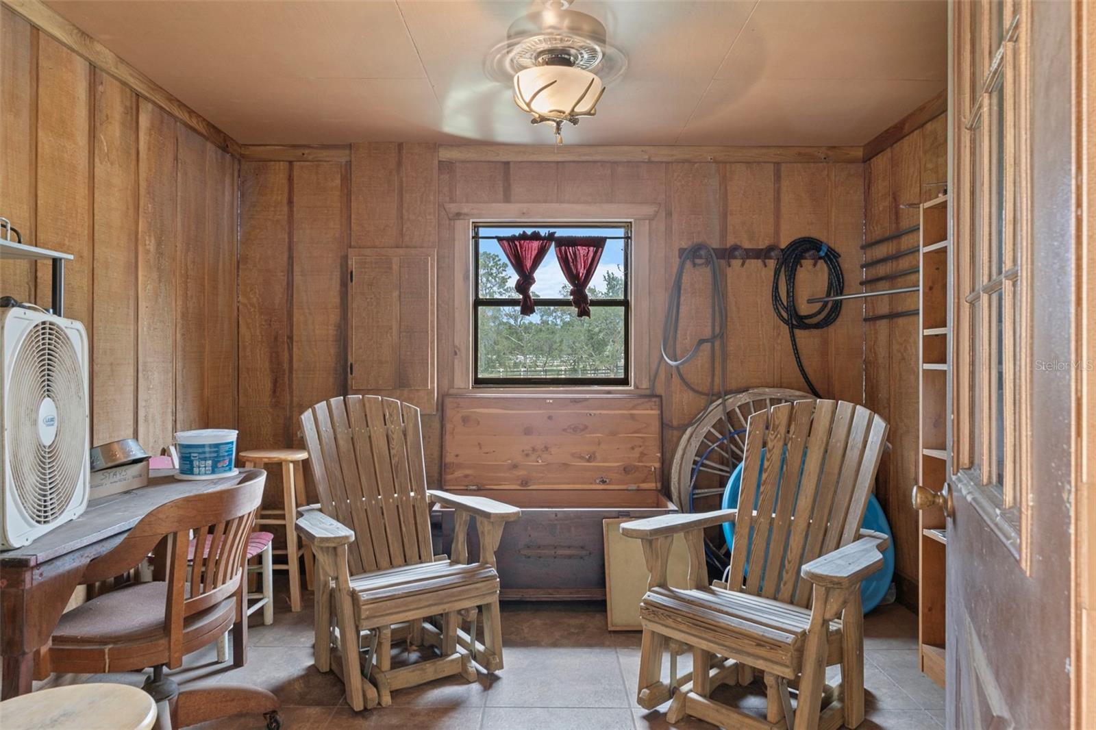 Listing photo id 43 for 4202 Pony Drive