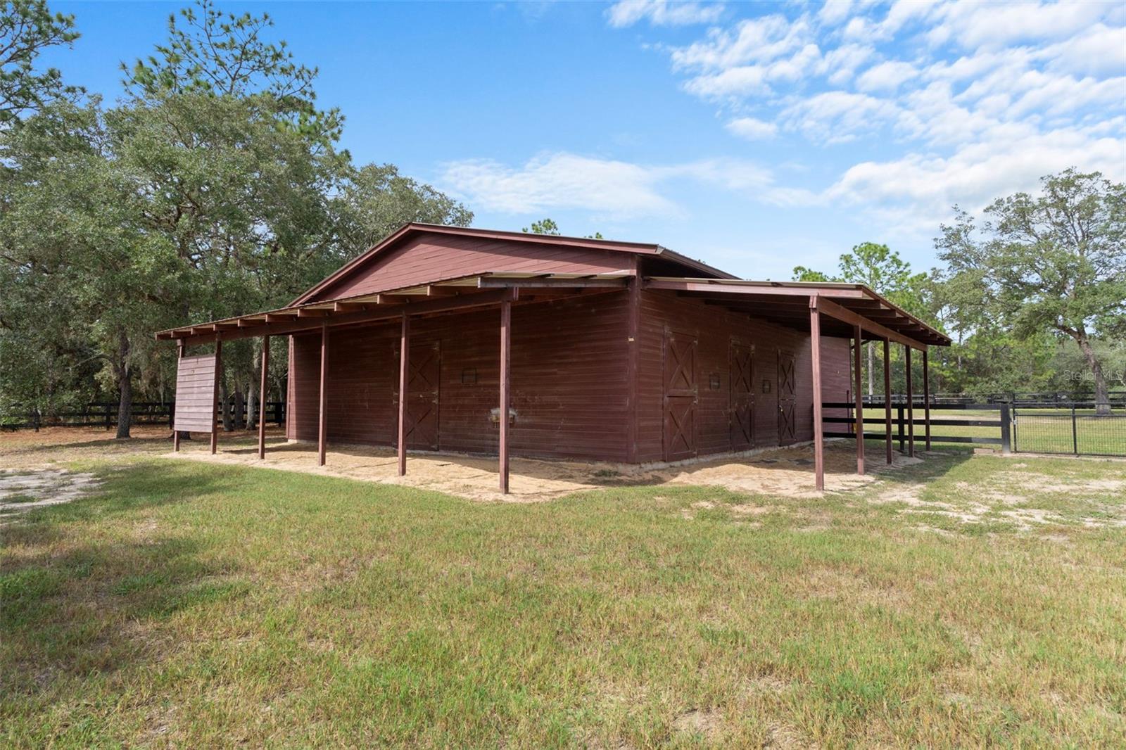 Listing photo id 51 for 4202 Pony Drive