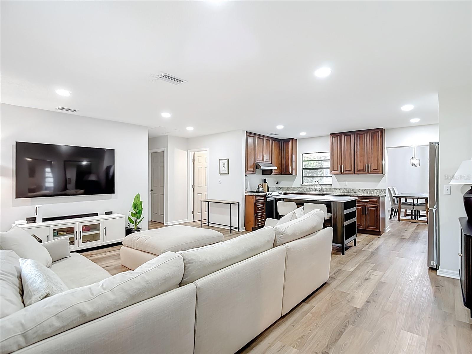 Image 4 of 26 For 1503 Juniper Street