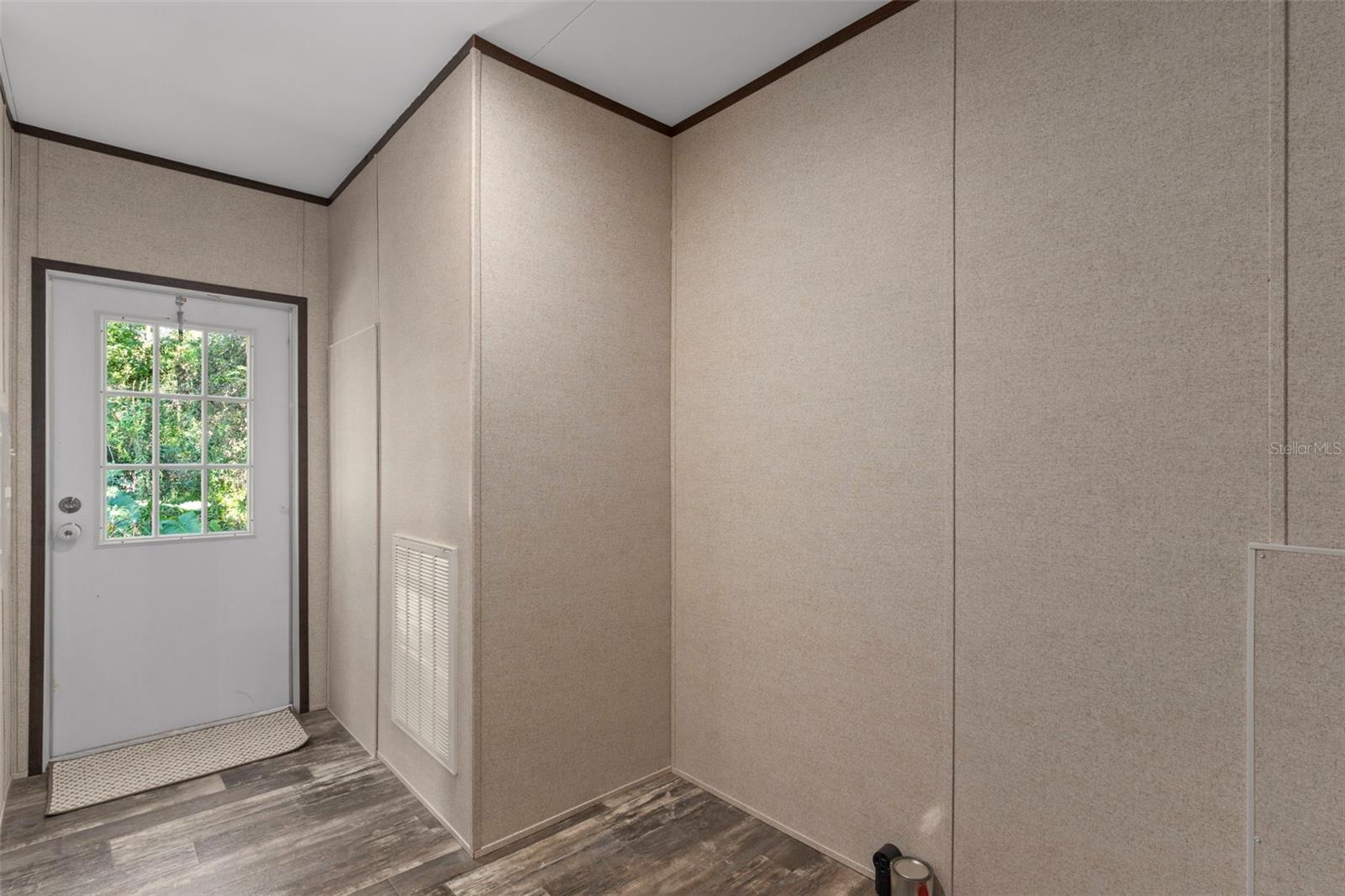 Image 17 of 27 For 2455 North Street