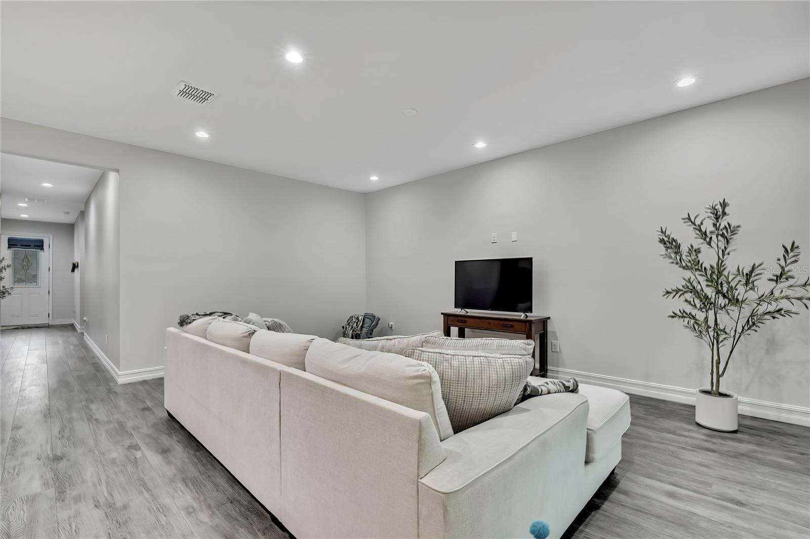 Image 14 of 60 For 6098 Peardale Terrace