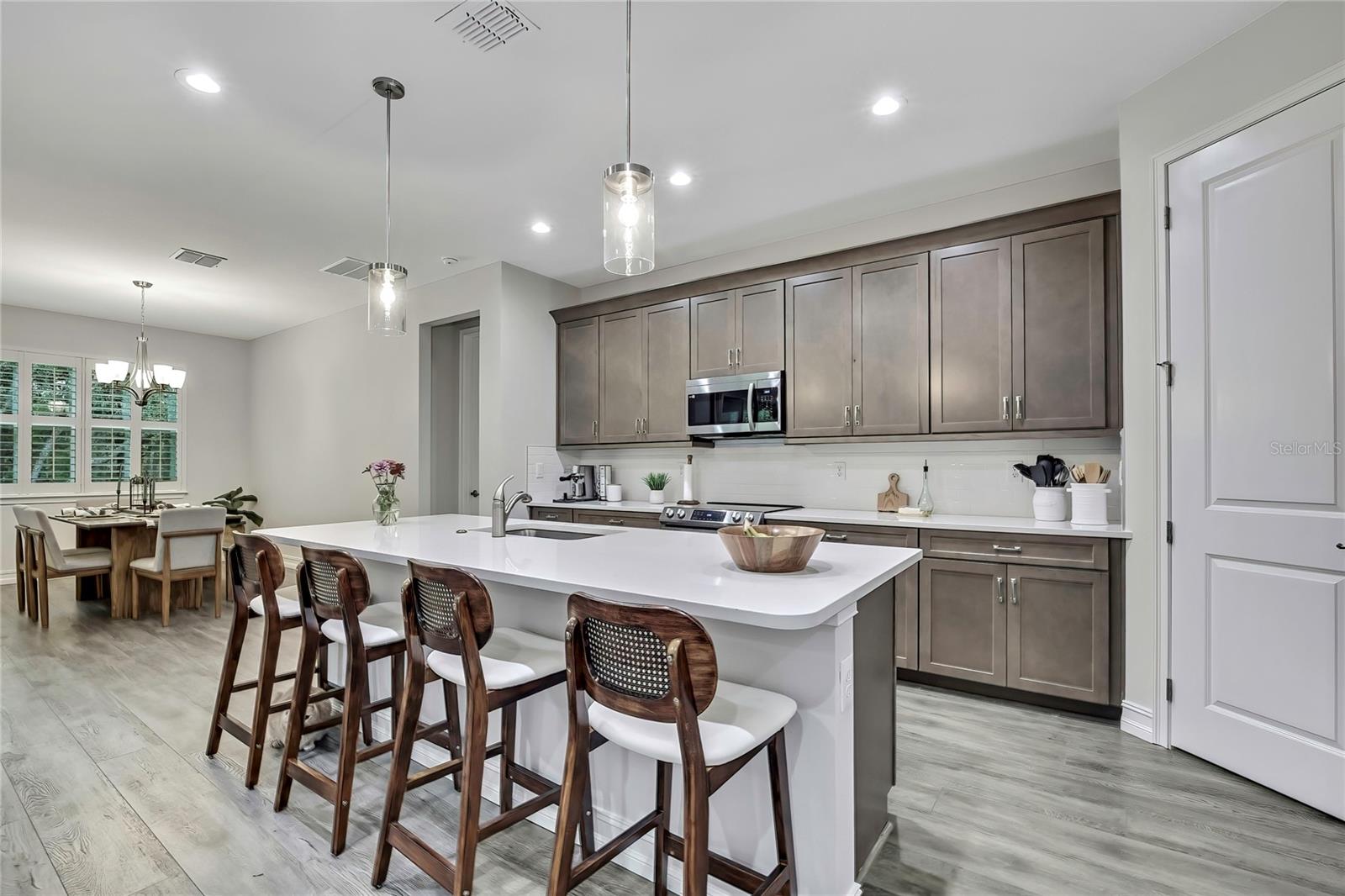 Image 5 of 60 For 6098 Peardale Terrace