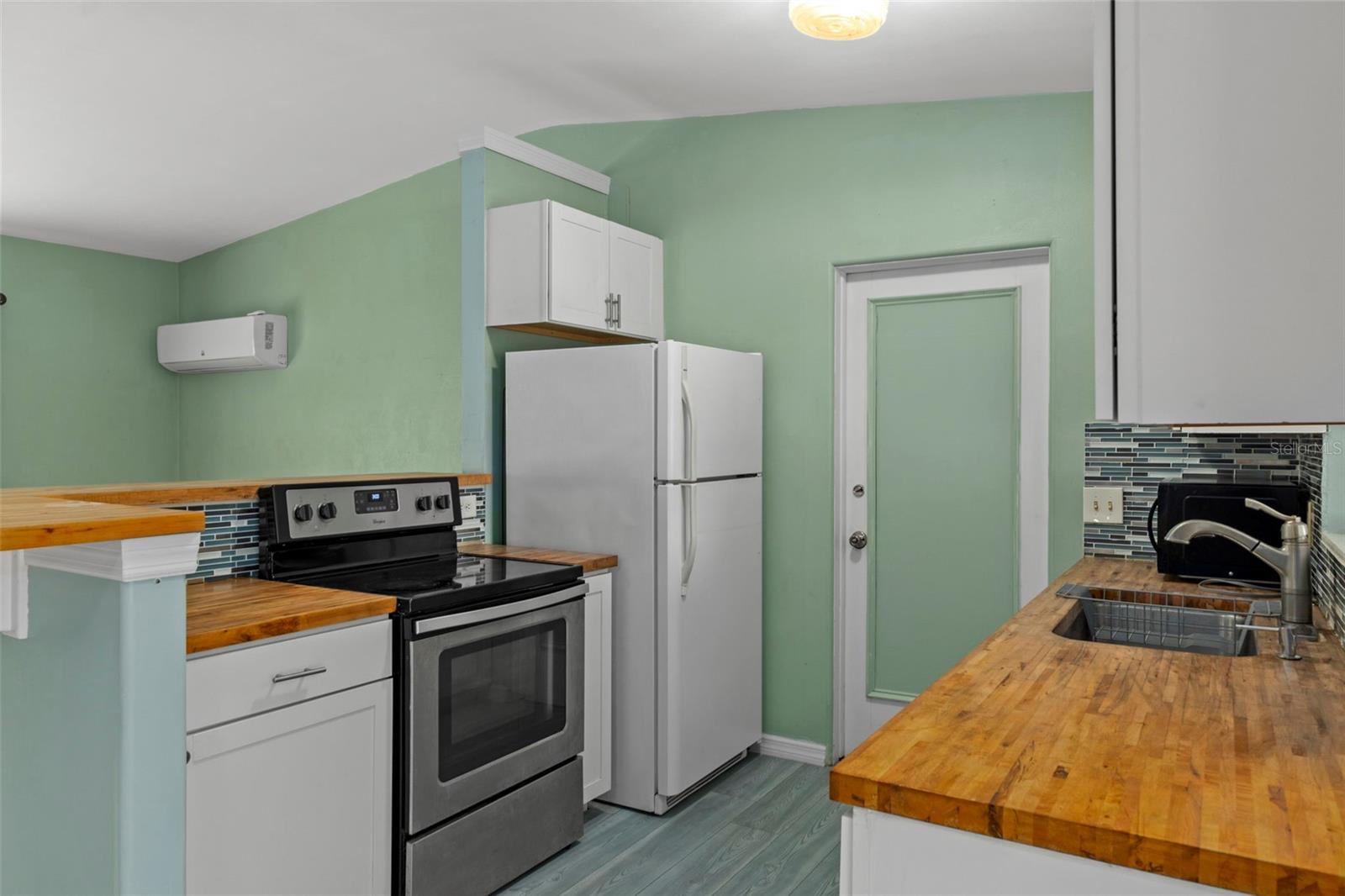 Image 19 of 41 For 6421 Finance Avenue