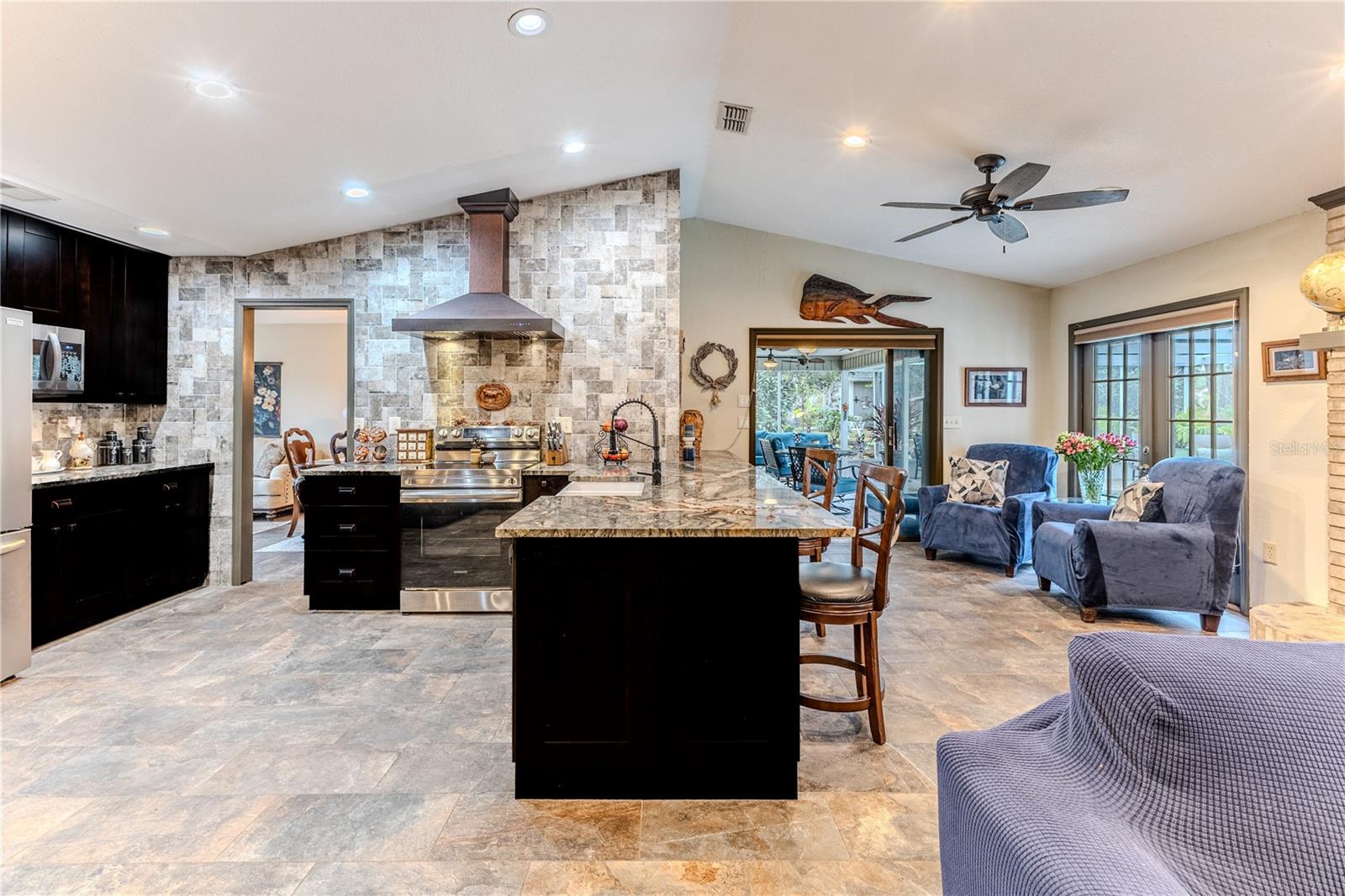 Image 21 of 72 For 8480 Colma Street