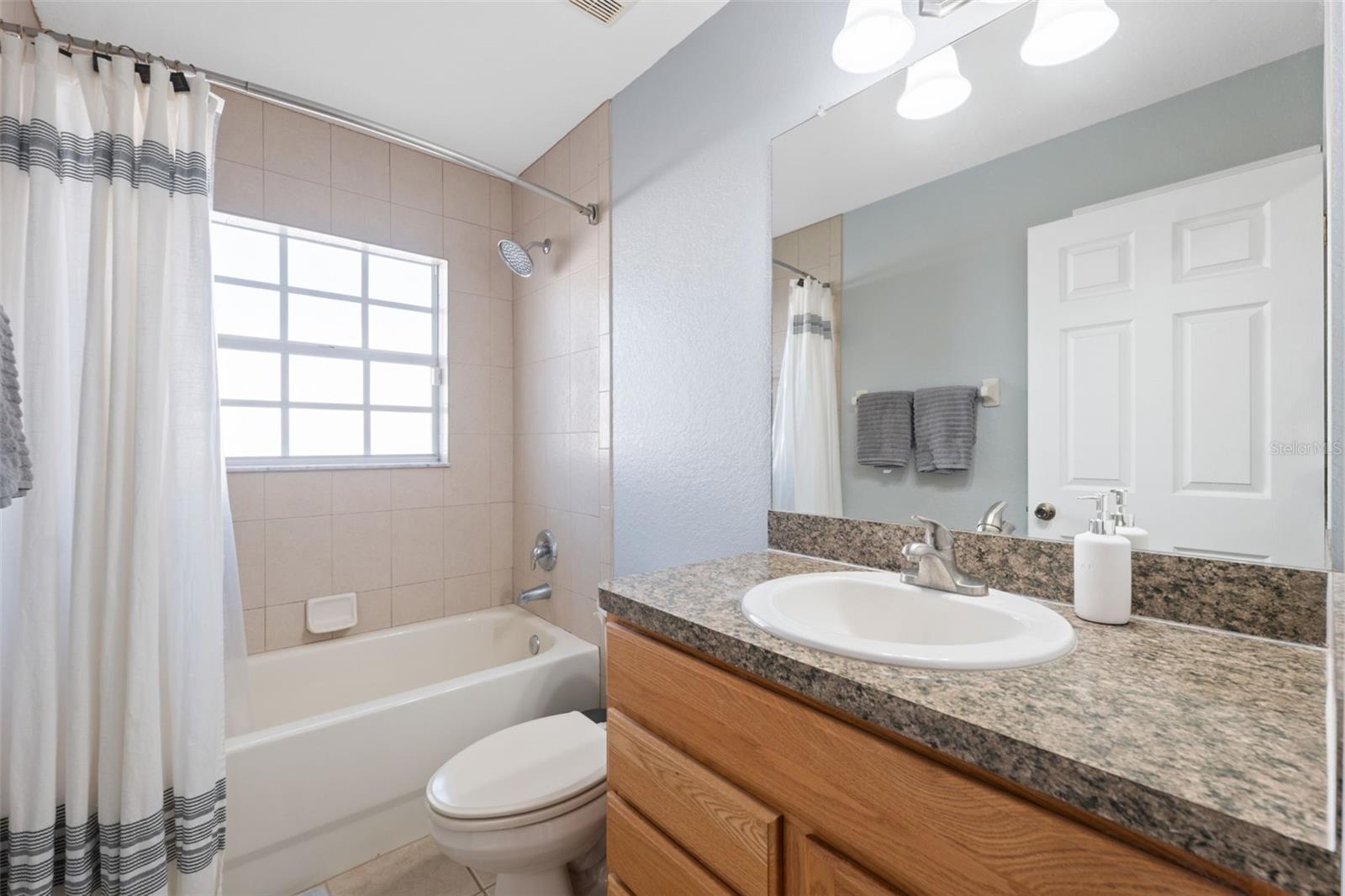 Image 13 of 48 For 11006 Canary Avenue