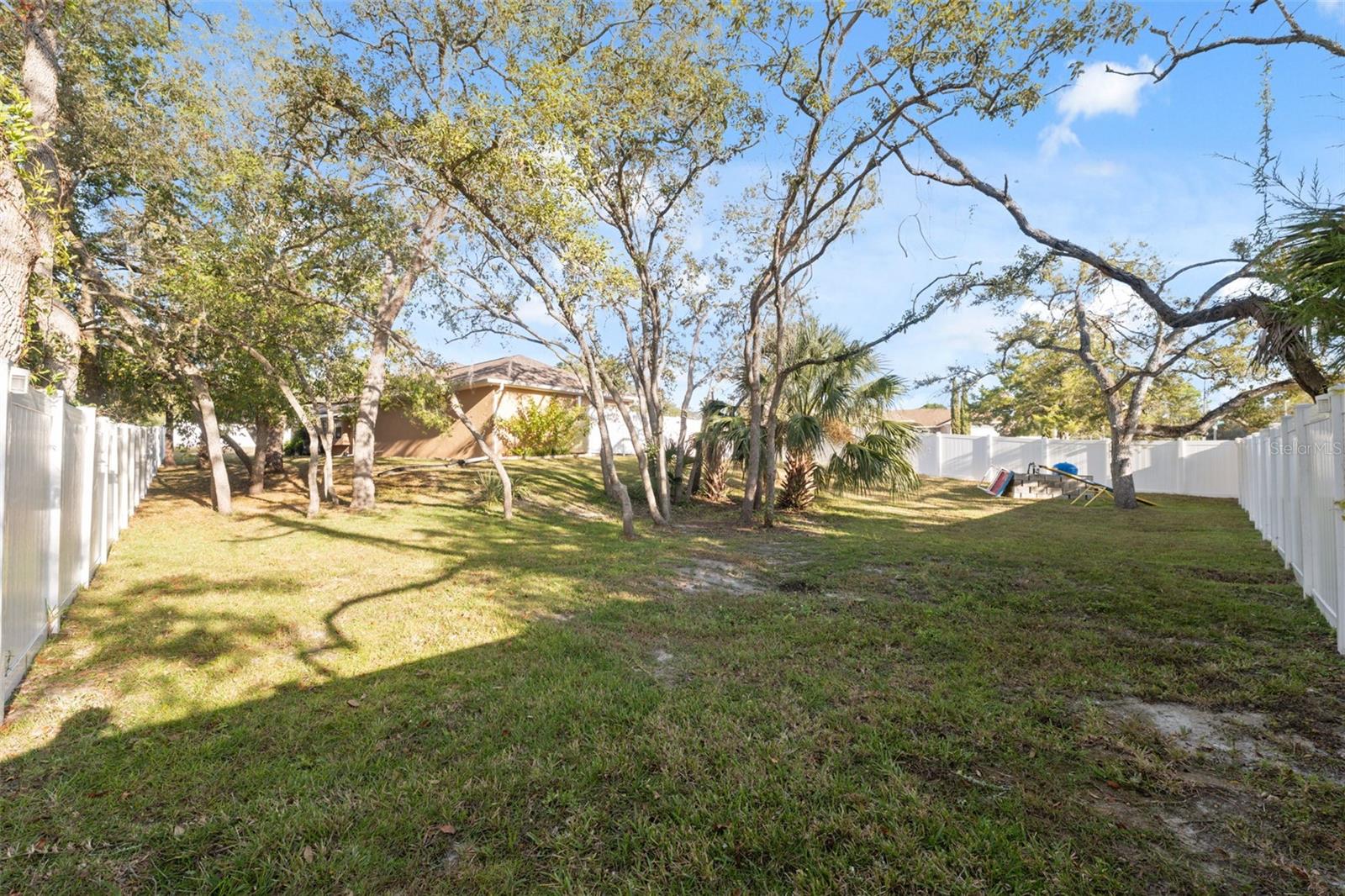 Image 19 of 48 For 11006 Canary Avenue