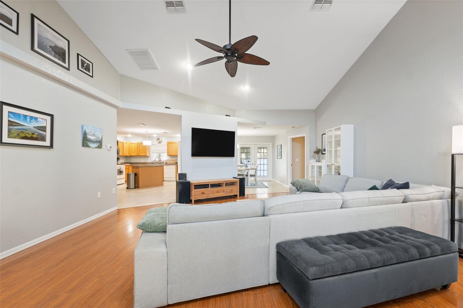 Image 38 of 48 For 11006 Canary Avenue