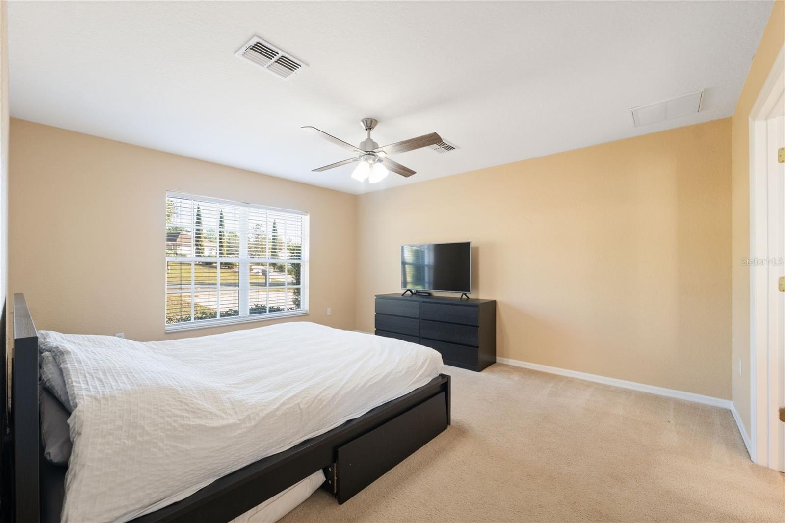 Image 40 of 48 For 11006 Canary Avenue