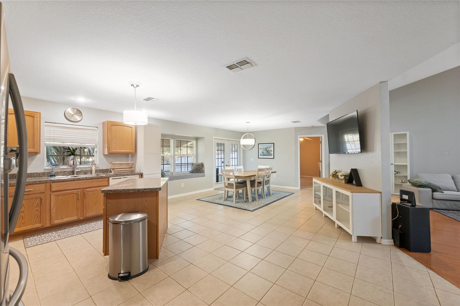 Image 41 of 48 For 11006 Canary Avenue