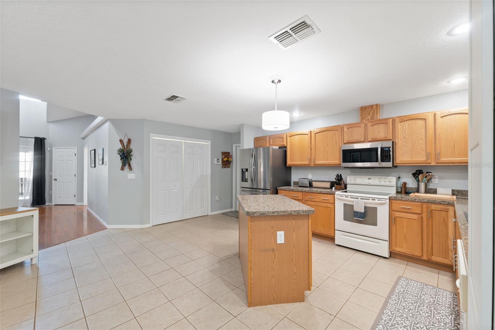 Image 42 of 48 For 11006 Canary Avenue