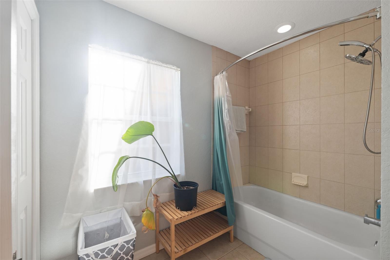 Image 45 of 48 For 11006 Canary Avenue