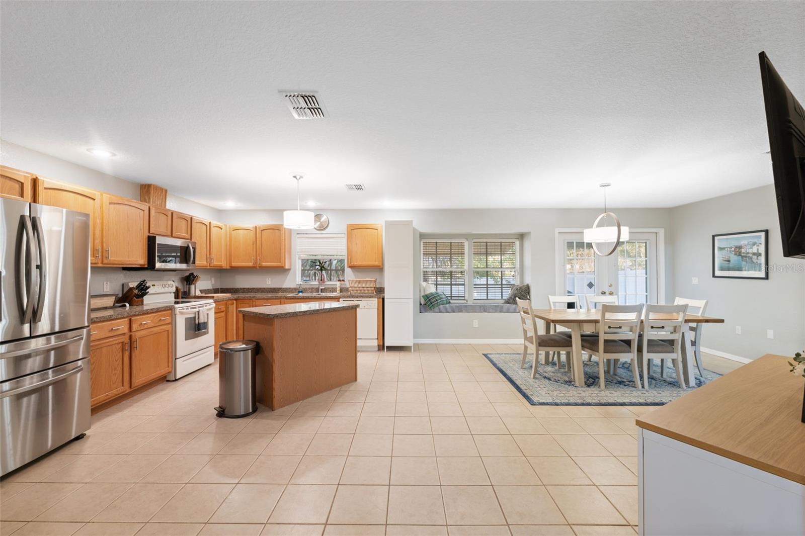 Image 7 of 48 For 11006 Canary Avenue