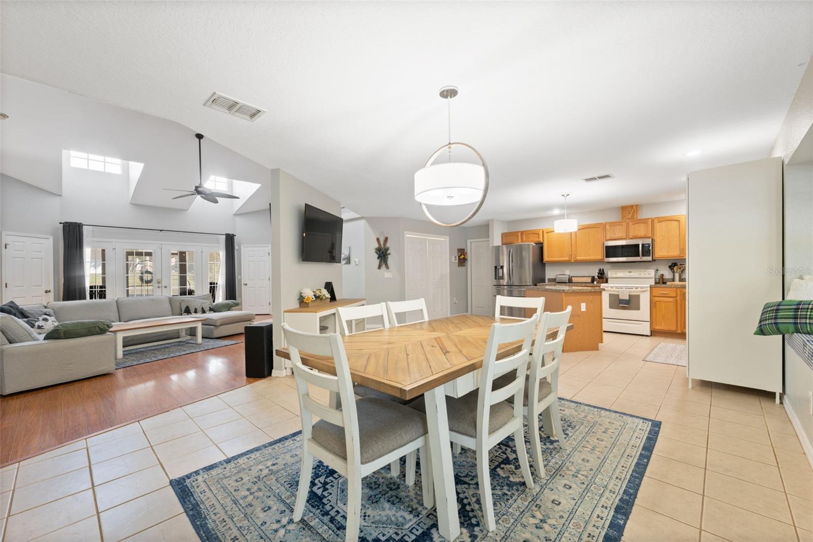 Image 8 of 48 For 11006 Canary Avenue