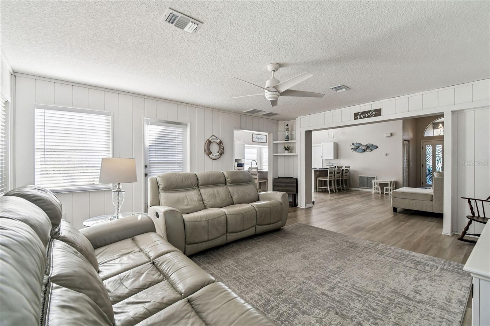 Image 11 of 43 For 13103 Topflite Court