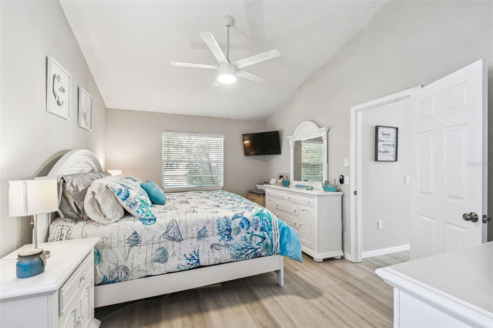 Image 16 of 43 For 13103 Topflite Court