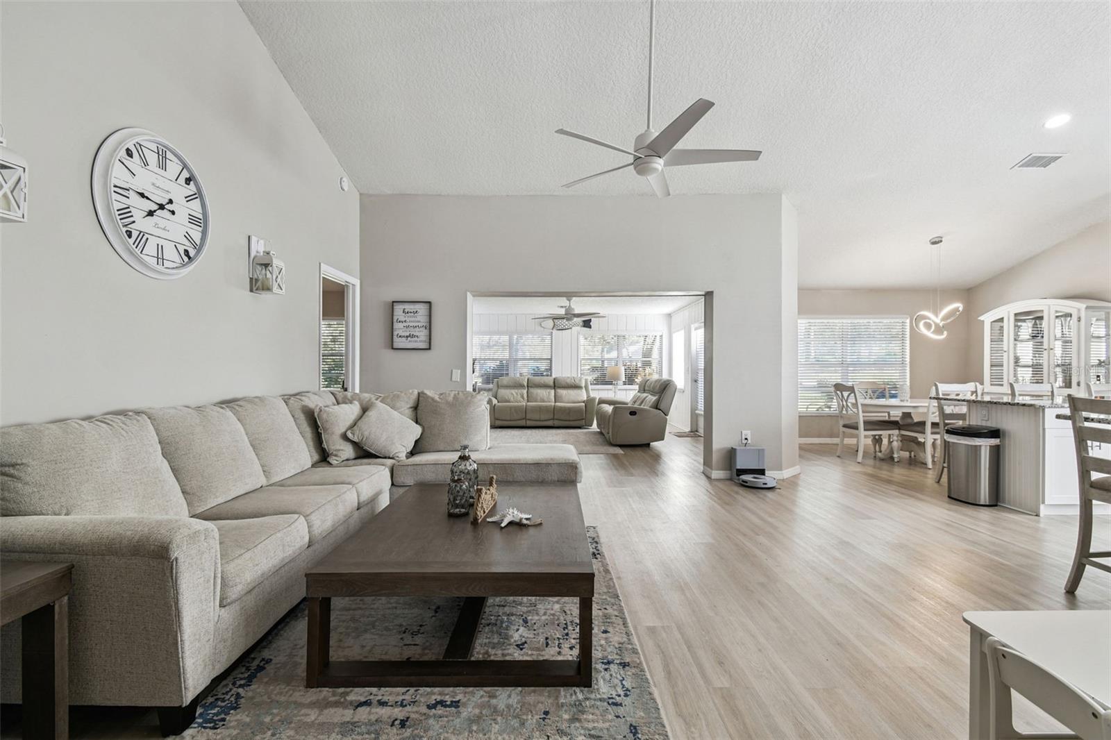 Image 4 of 43 For 13103 Topflite Court