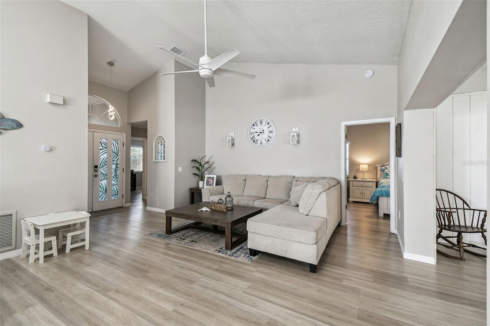 Image 6 of 43 For 13103 Topflite Court