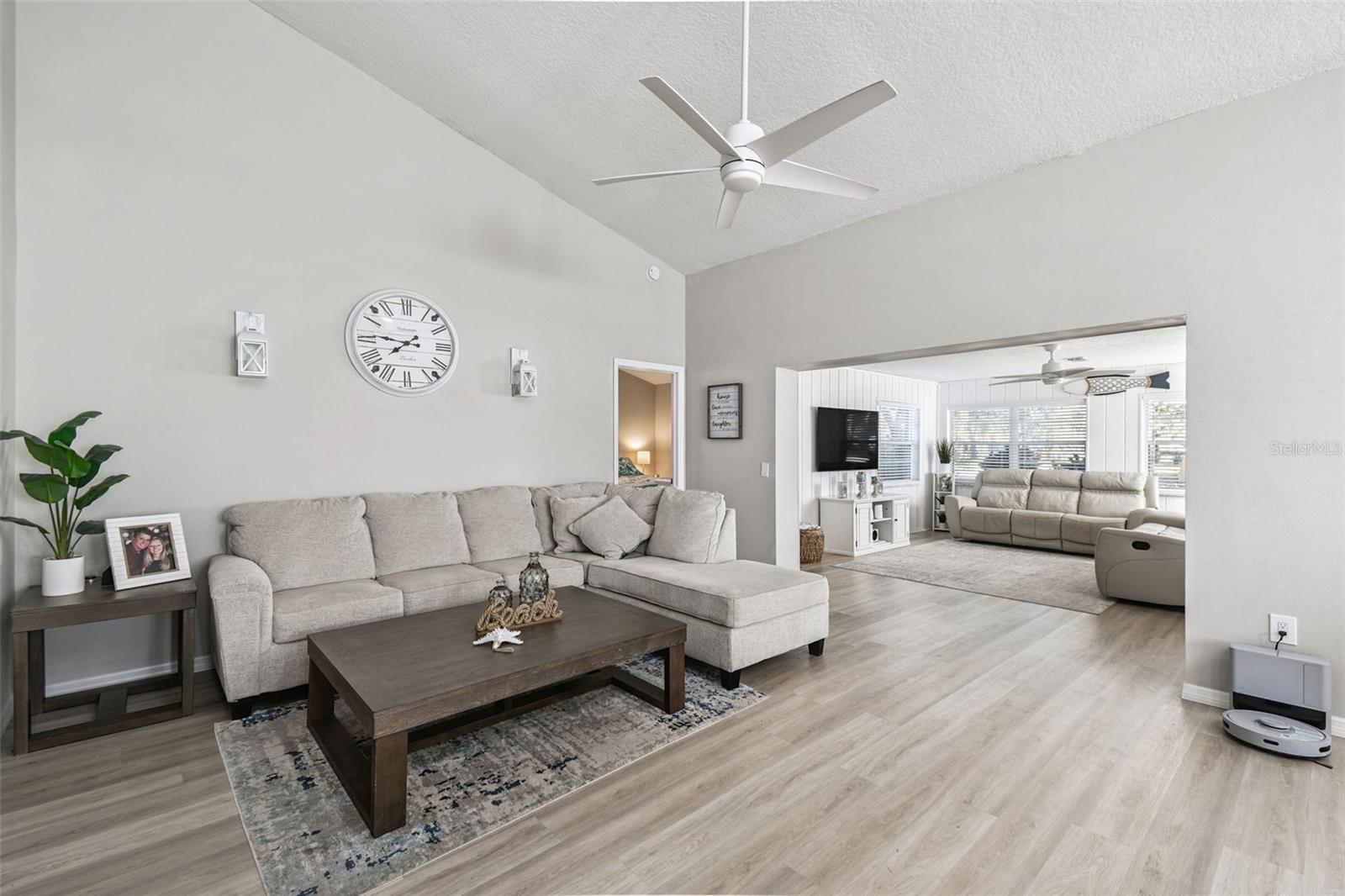 Image 8 of 43 For 13103 Topflite Court