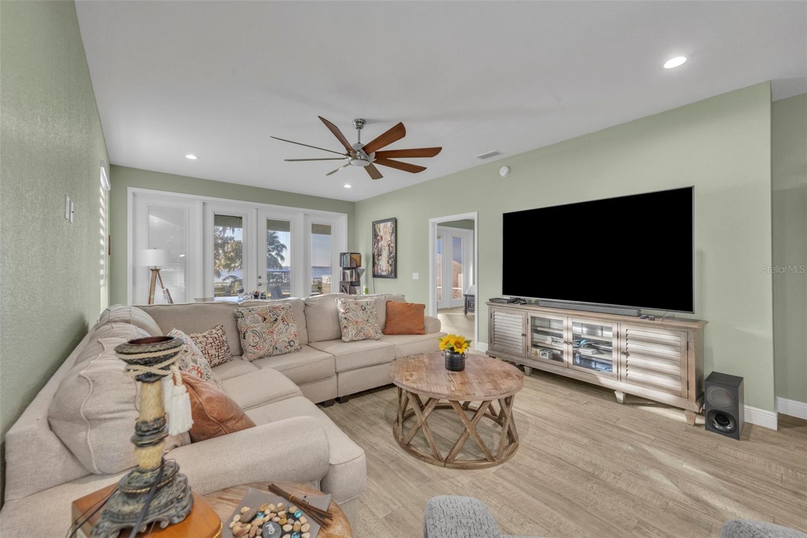 Image 5 of 31 For 1947 Lake Reedy Boulevard