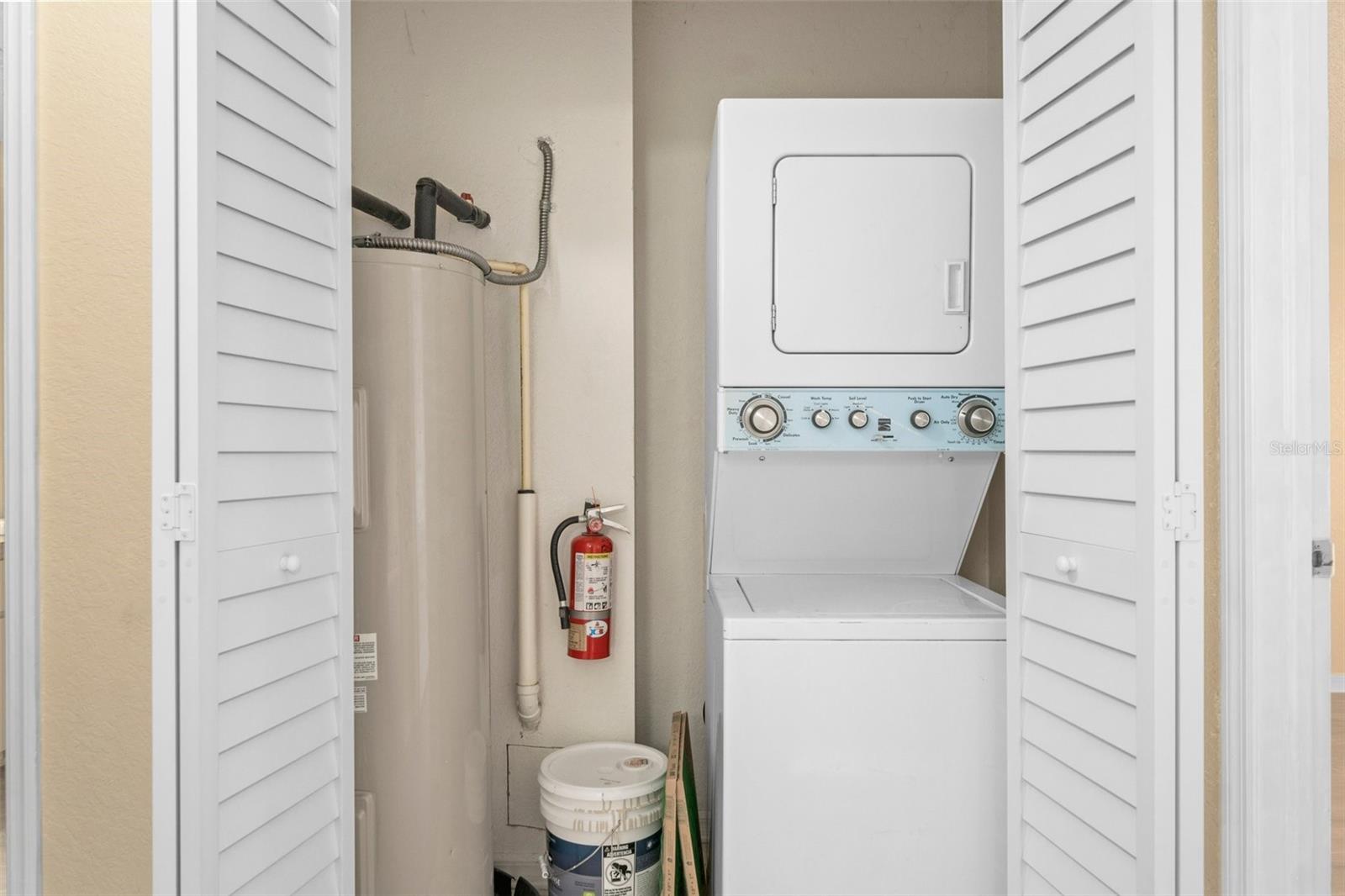 Listing photo id 17 for 1240 Sylvia Avenue