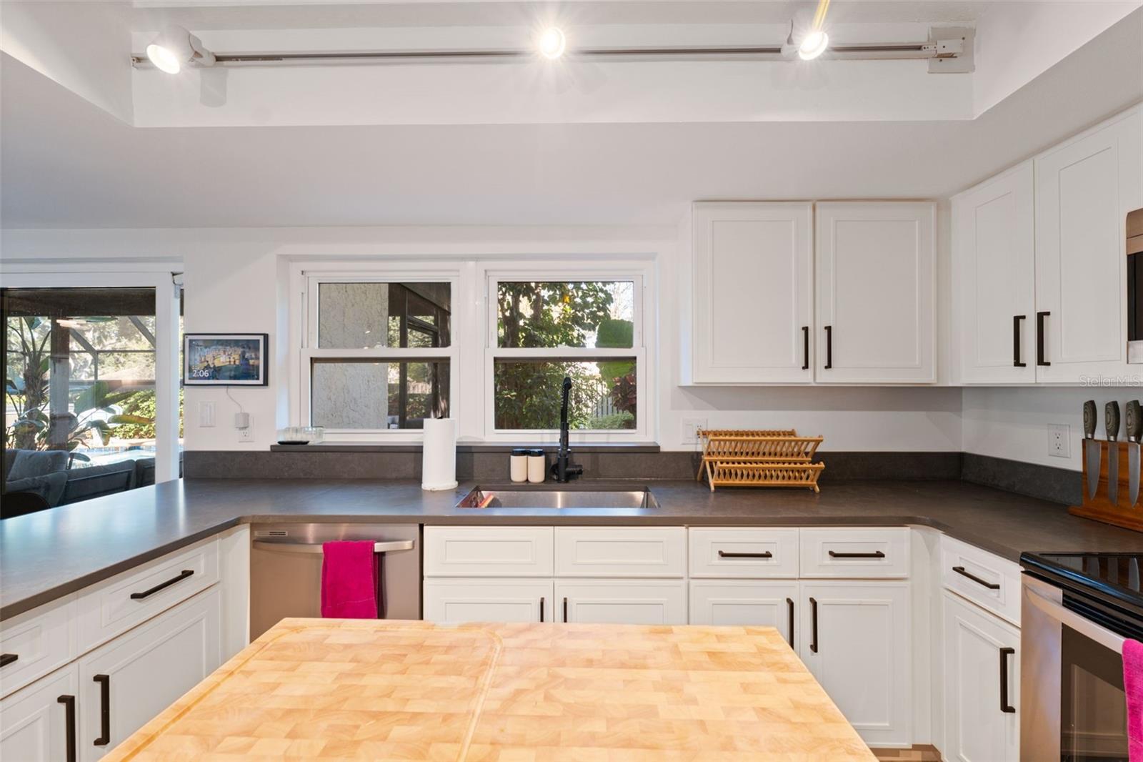 Image 14 of 73 For 13609 Heritage Way