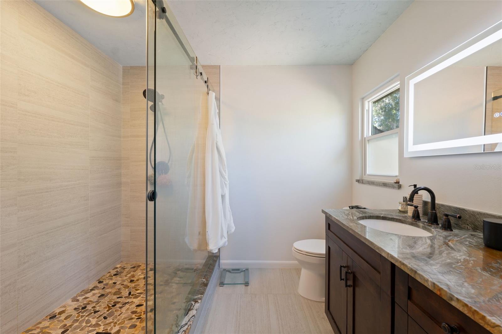 Image 32 of 73 For 13609 Heritage Way