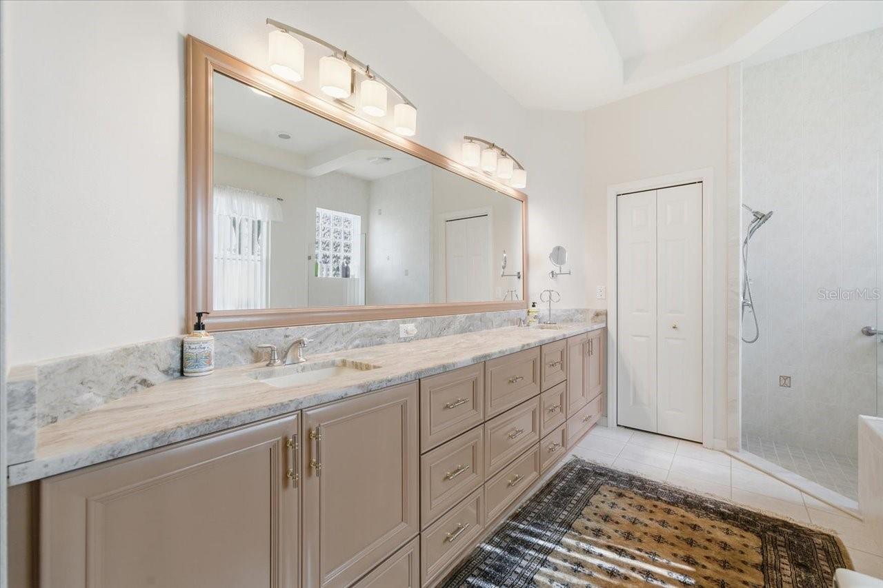 Image 27 of 46 For 10051 Lenox Boulevard