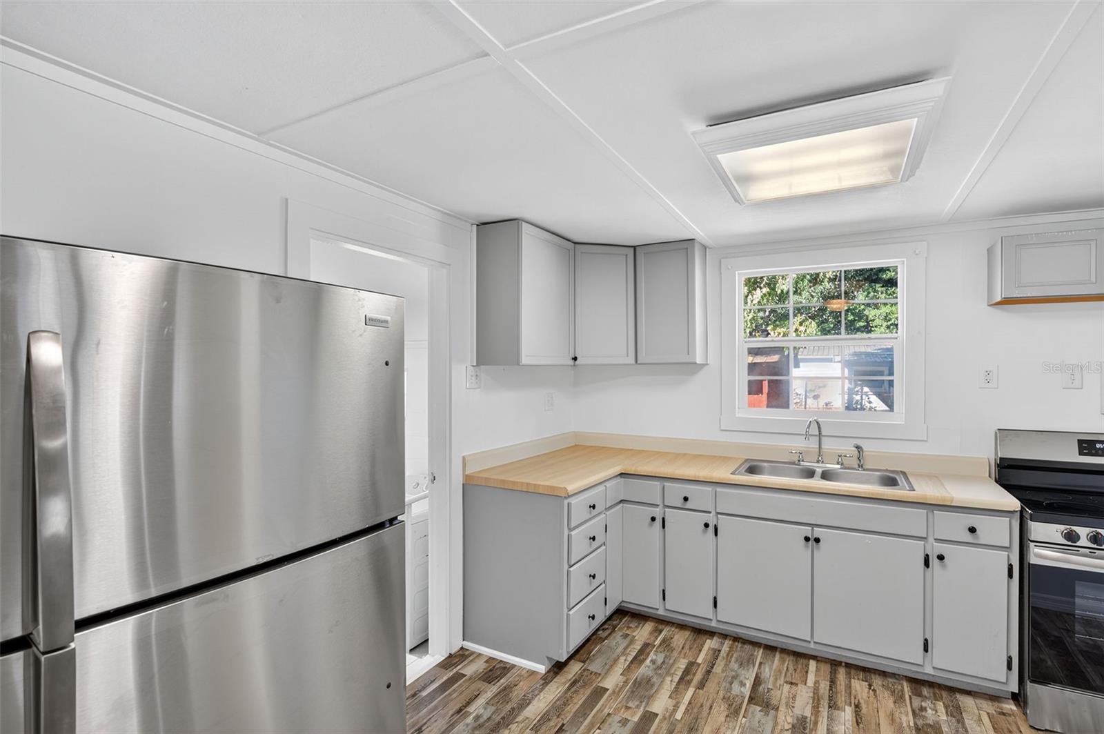 Image 28 of 66 For 37916 Tucker Road