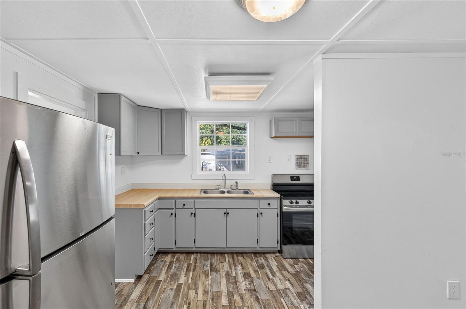 Image 29 of 66 For 37916 Tucker Road