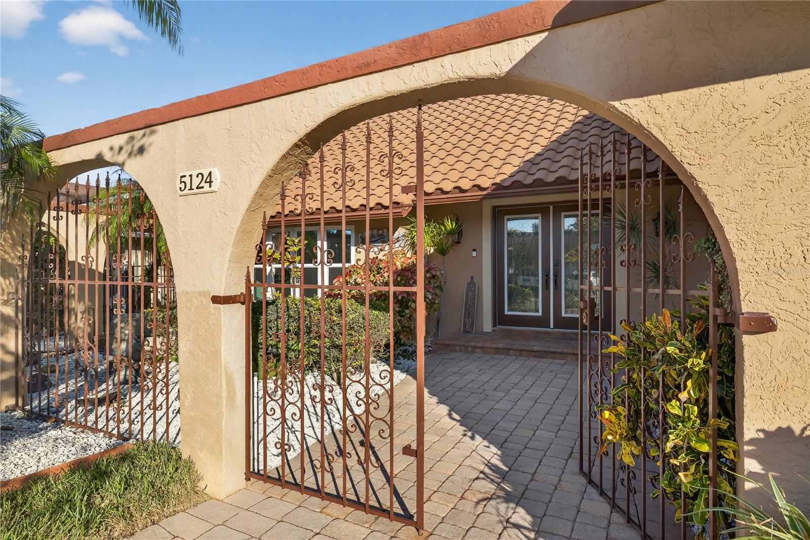 Image 10 of 100 For 5124 South Shore Drive