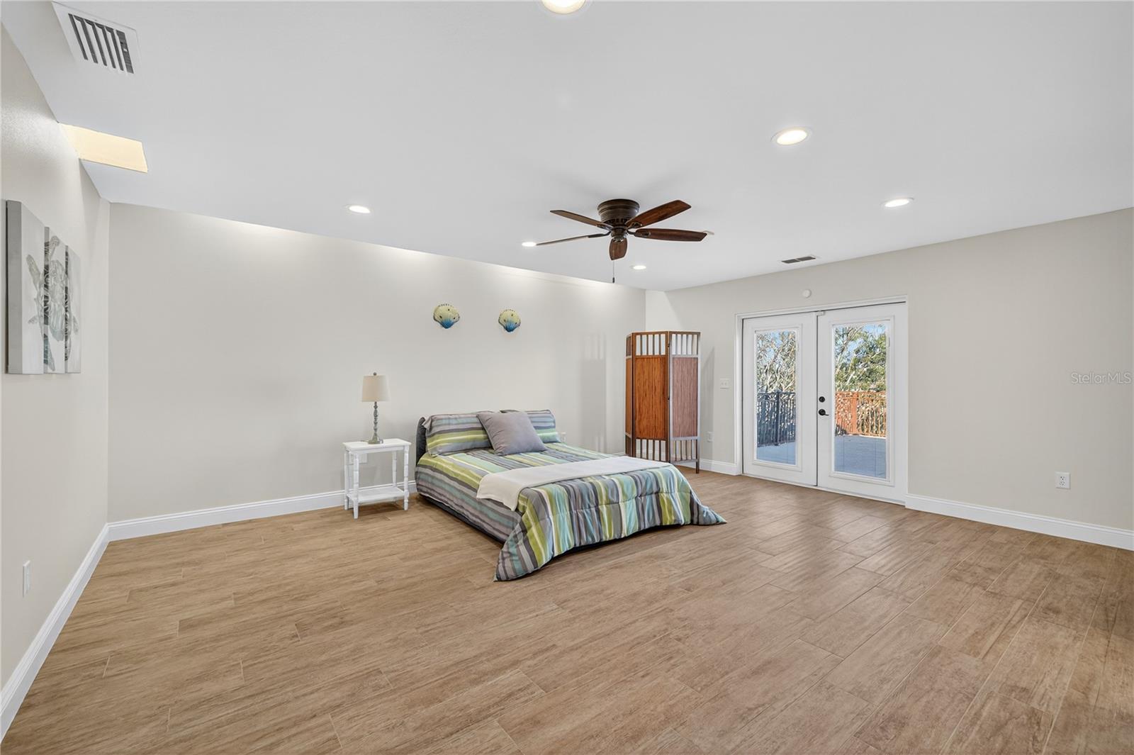 Image 32 of 100 For 5124 South Shore Drive