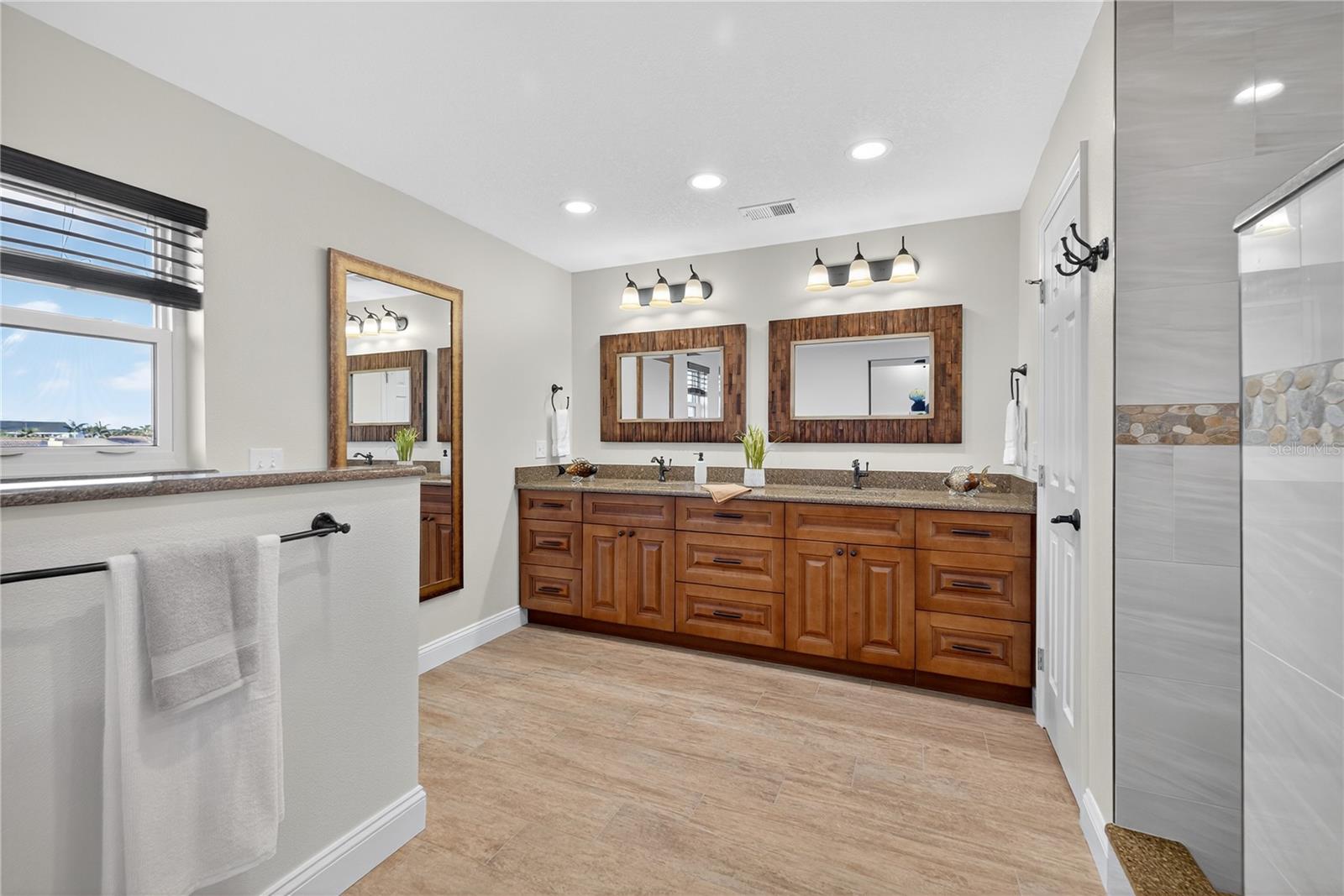 Image 38 of 100 For 5124 South Shore Drive