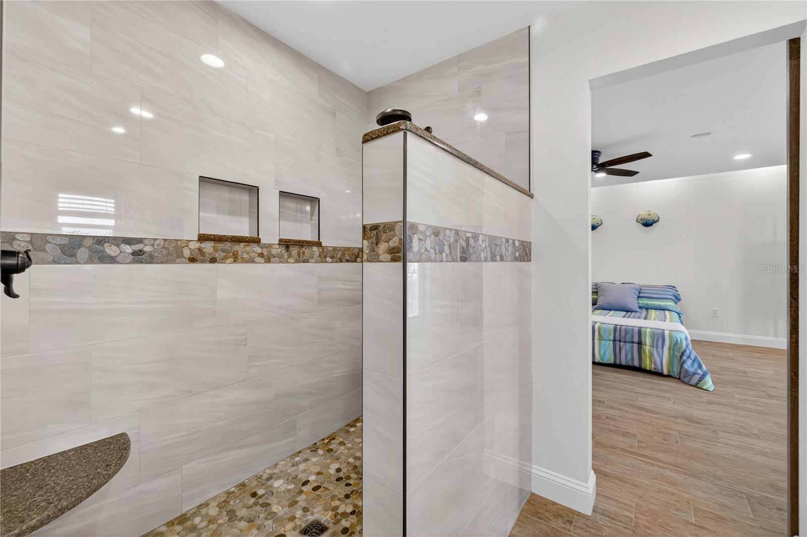 Image 41 of 100 For 5124 South Shore Drive