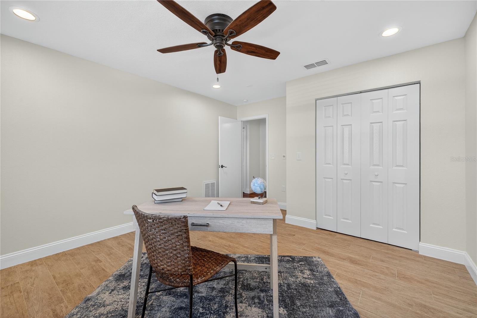 Image 51 of 100 For 5124 South Shore Drive