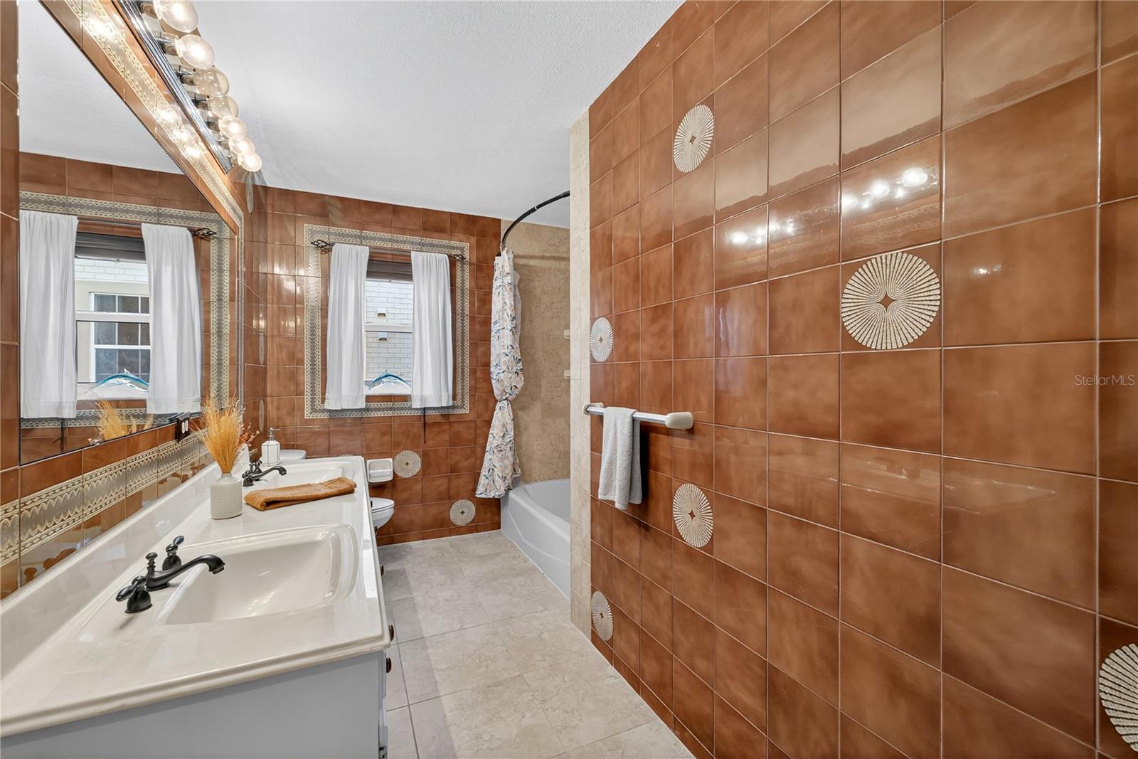 Image 53 of 100 For 5124 South Shore Drive